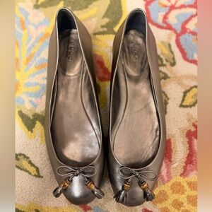 GUCCI Metallic Leather Ballerina Flat W/‎ Round Toe Bamboo Bow Tassel - 6.5 US